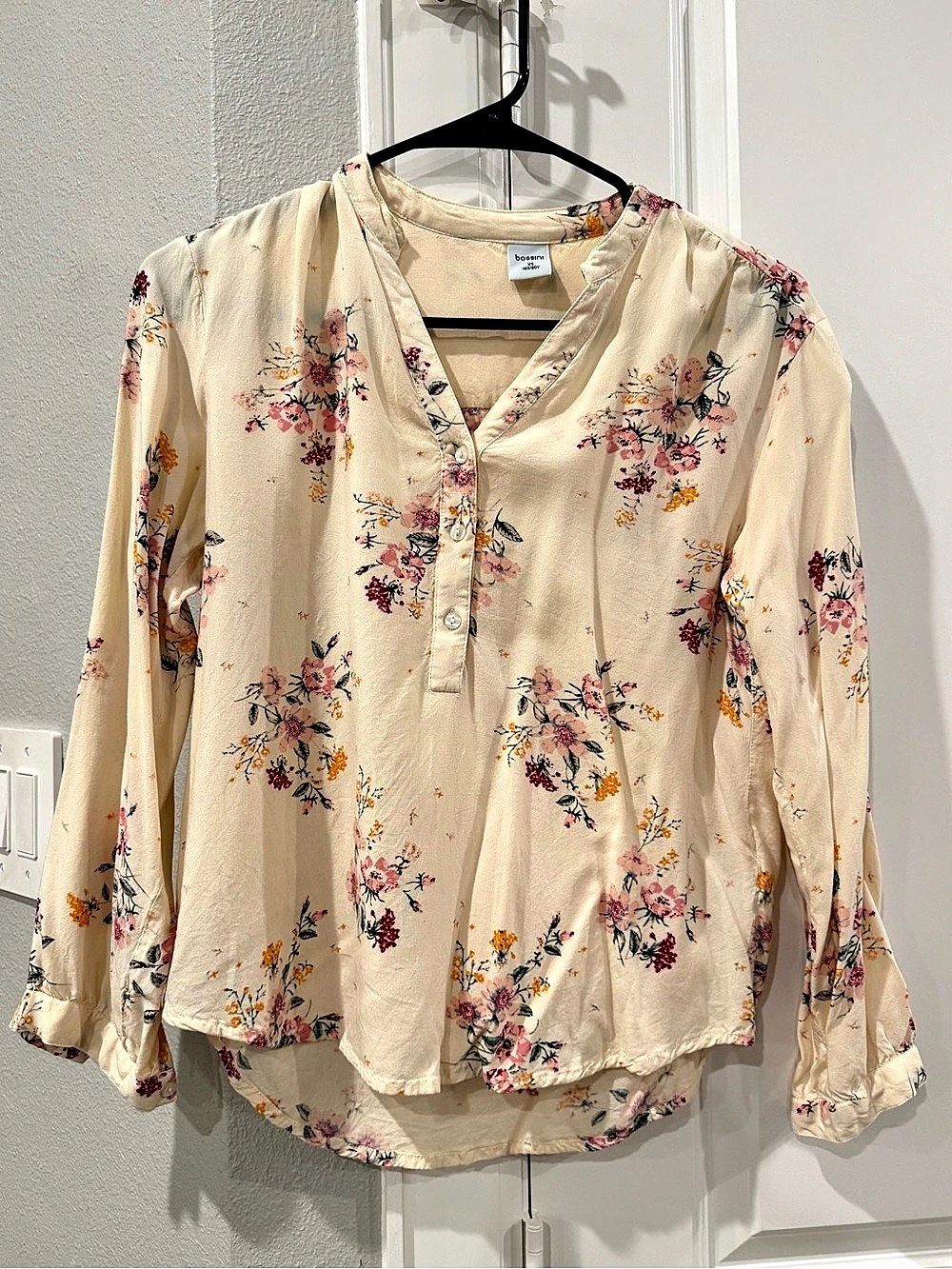 bossini Floral Blouse in Cream & Pink Size XS Like New